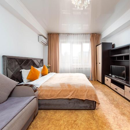 Apartment Оn Makatayeva 5 B Alma-Ata Exteriör bild