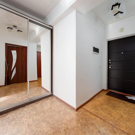 Apartment Оn Makatayeva 5 B Alma-Ata Exteriör bild