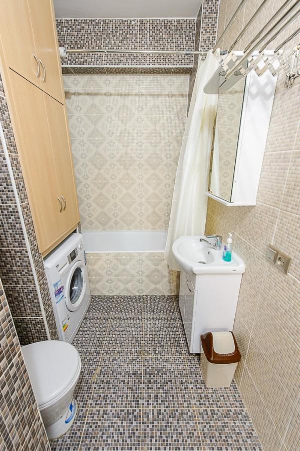 Apartment Оn Makatayeva 5 B Alma-Ata Exteriör bild
