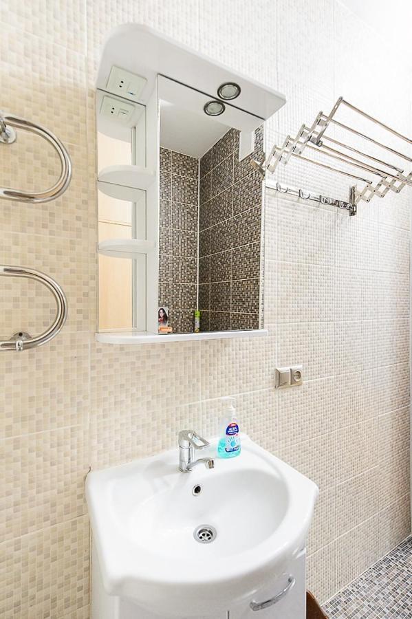 Apartment Оn Makatayeva 5 B Alma-Ata Exteriör bild