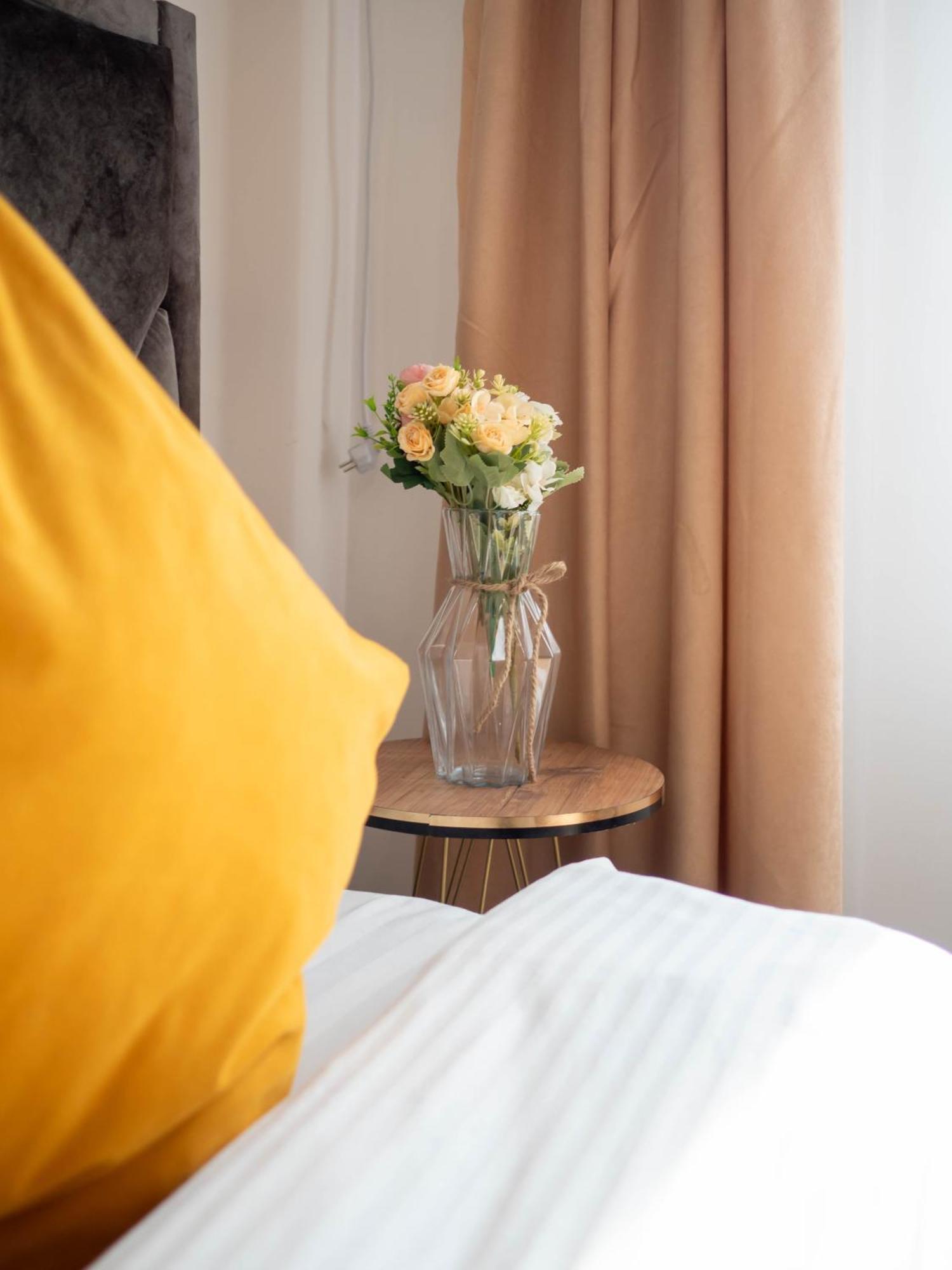Apartment Оn Makatayeva 5 B Alma-Ata Exteriör bild
