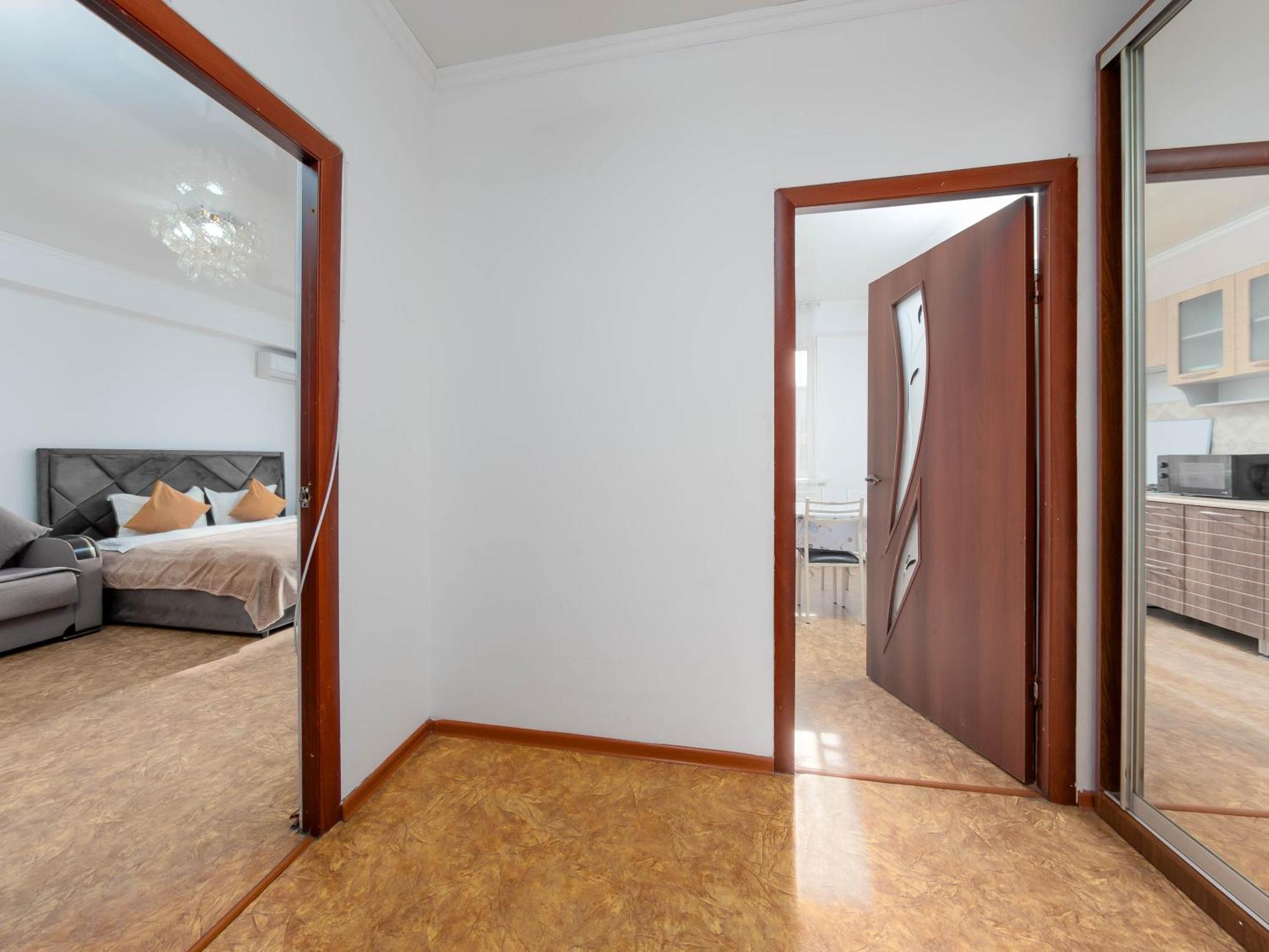 Apartment Оn Makatayeva 5 B Alma-Ata Exteriör bild