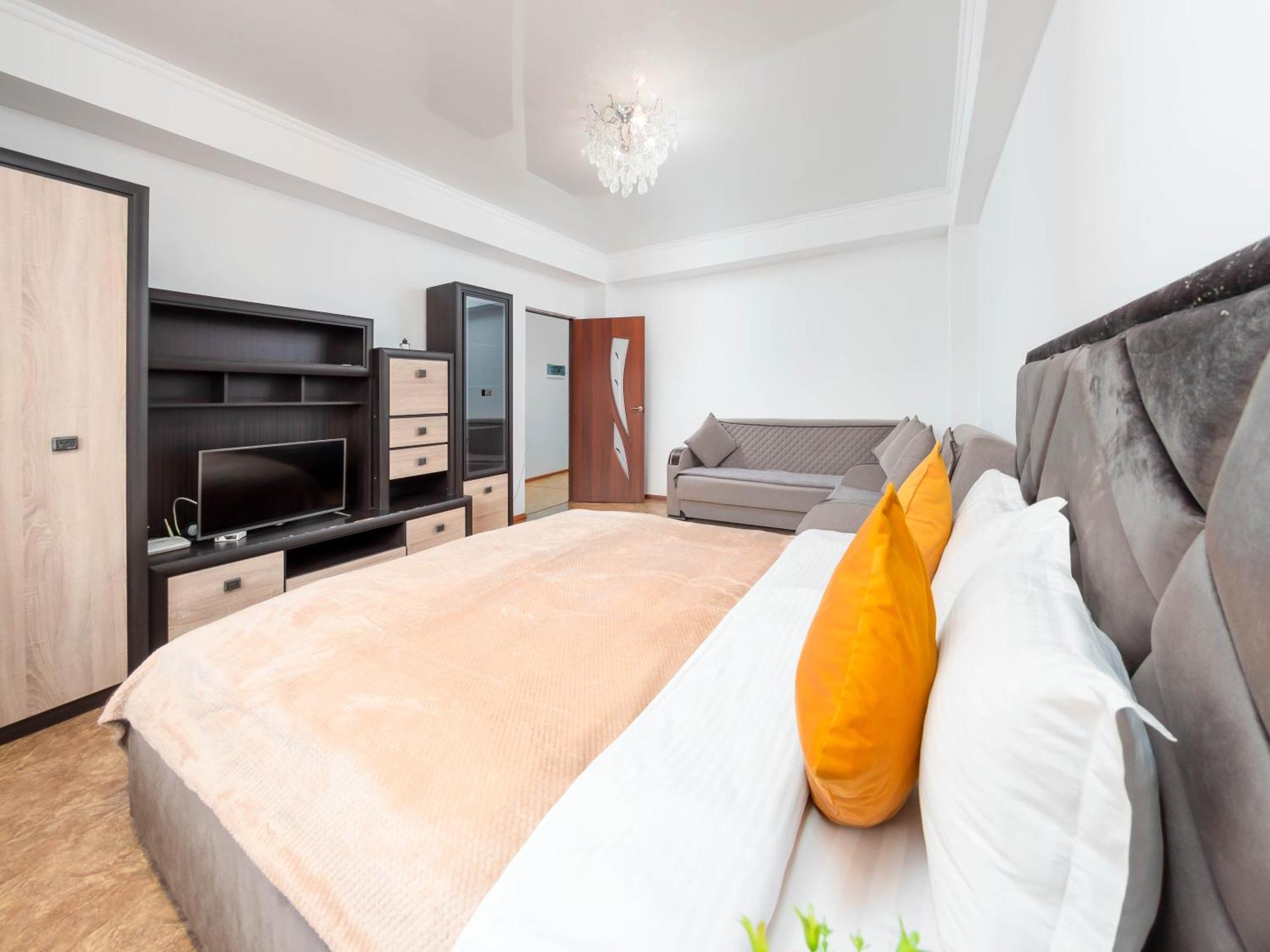 Apartment Оn Makatayeva 5 B Alma-Ata Exteriör bild